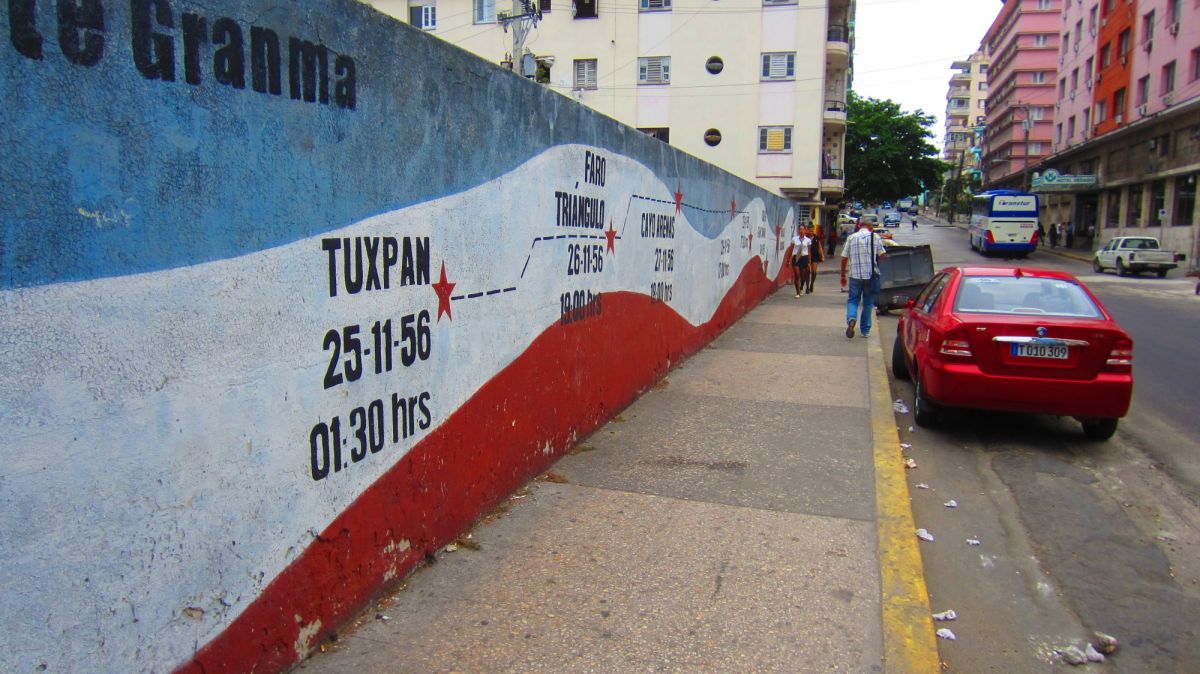 Very little graffiti or advertisements.  Gives Havana a really clean look.