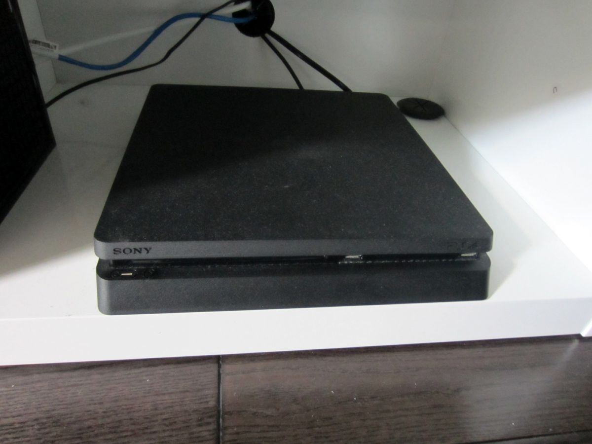 Slim PS4